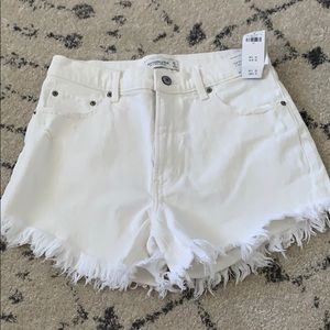 NWT Abercrombie High Rise 4” Short